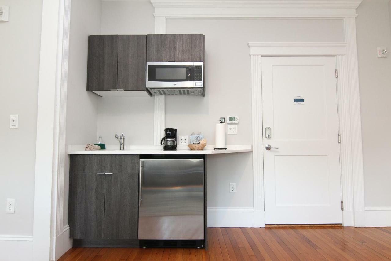Large Studio W/ Queen And Sofa Bed..#38 Brookline Ngoại thất bức ảnh